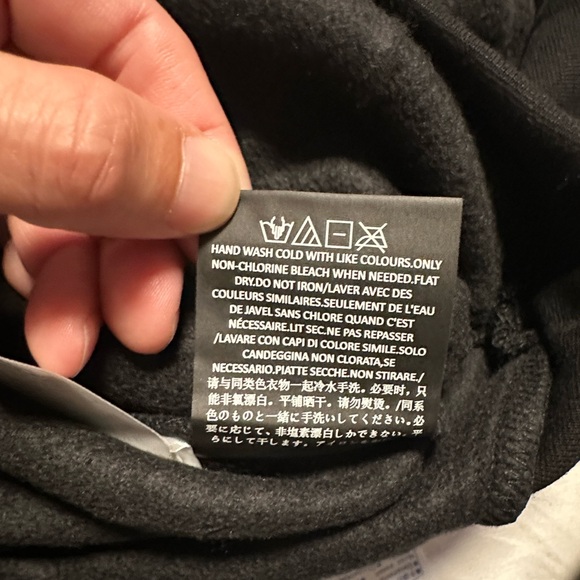 Fear of God Essentials Black Hoodie 2024 New - Picture 8 of 8